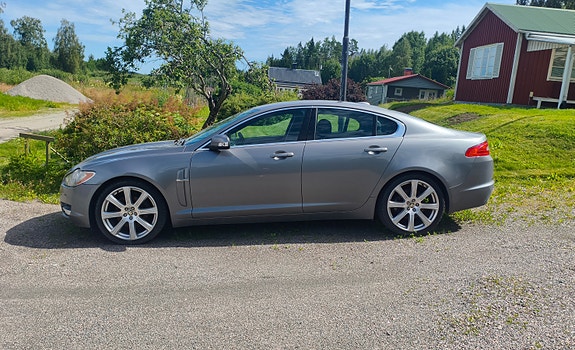 Jaguar XF 4 of 9