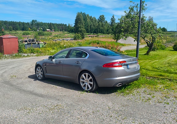 Jaguar XF 2 of 9