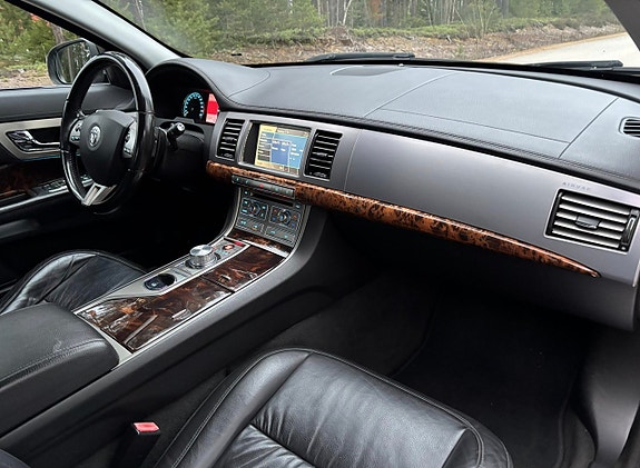Jaguar XF 5 of 9