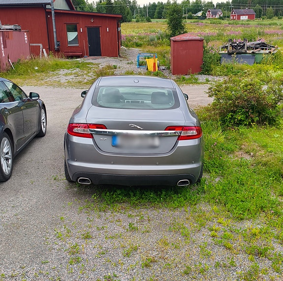 Jaguar XF 3 of 9