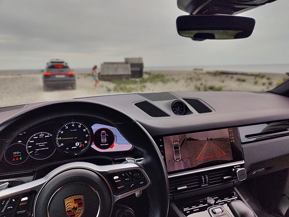 Porsche Cayenne 5 of 5