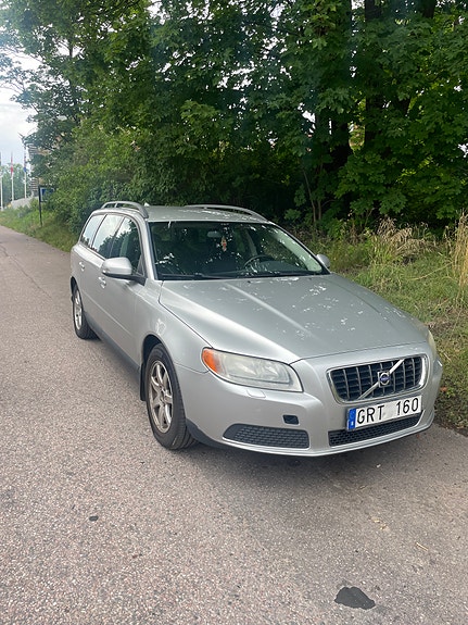 Volvo V70 2 of 4