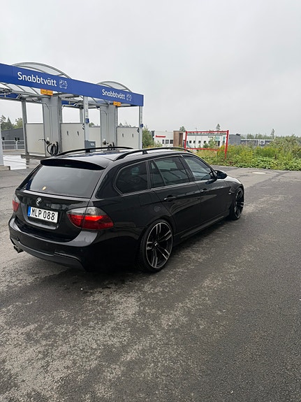 BMW 325d 4 of 5