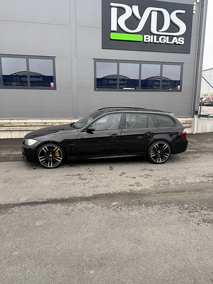 BMW 325d 2 of 5