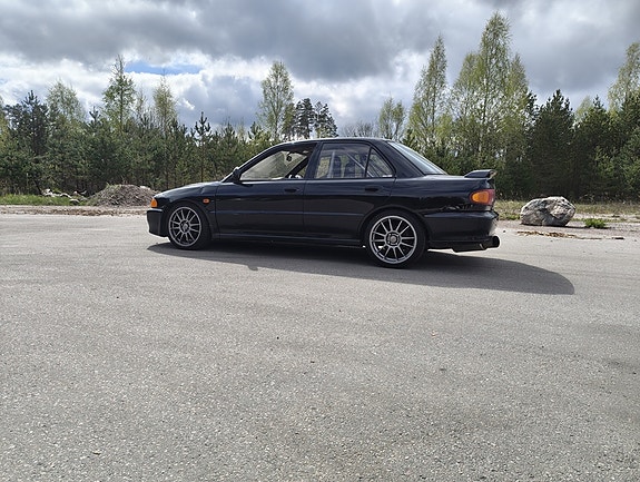 Mitsubishi Lancer 2 of 3
