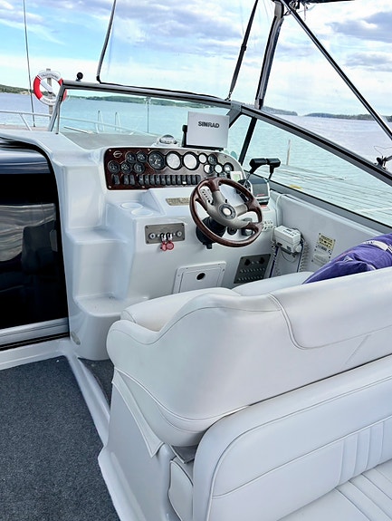 Mycket fin Crownline 290CR – 2002 inkl båtvagn 4 of 13