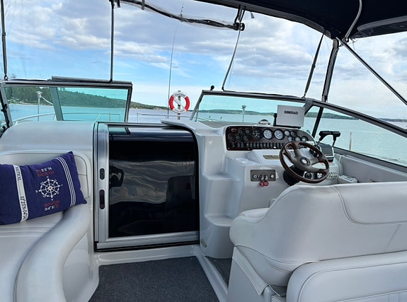 Mycket fin Crownline 290CR – 2002 inkl båtvagn 5 of 13