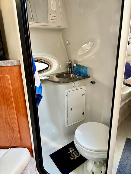Mycket fin Crownline 290CR – 2002 inkl båtvagn 13 of 13