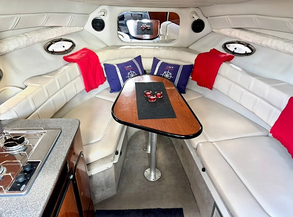Mycket fin Crownline 290CR – 2002 inkl båtvagn 8 of 13
