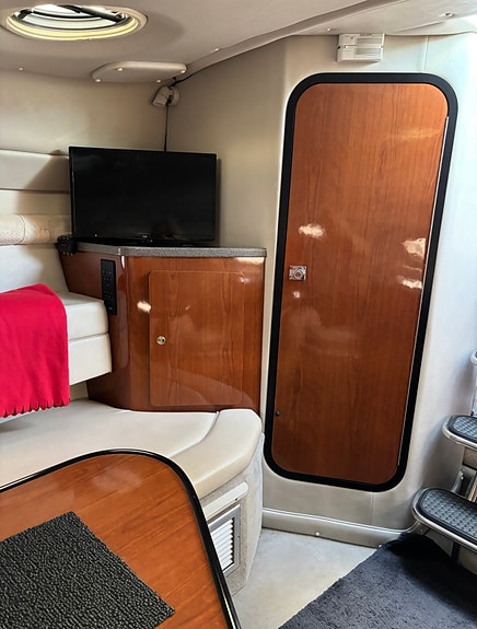 Mycket fin Crownline 290CR – 2002 inkl båtvagn 12 of 13