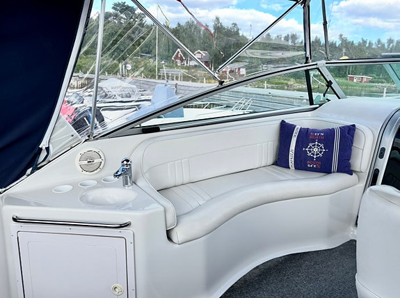 Mycket fin Crownline 290CR – 2002 inkl båtvagn 6 of 13
