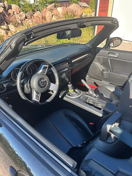 Mazda MX-5 2 of 5