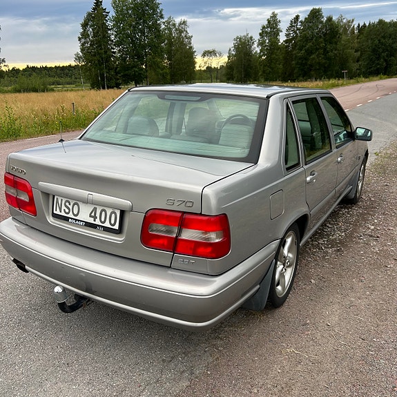 Volvo S70 2 of 5