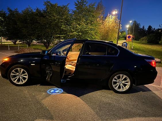 BMW 525d 2 of 6