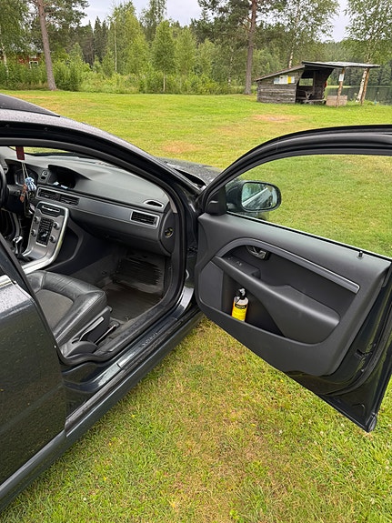 Volvo V70 8 of 9