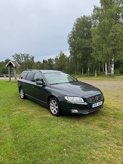Volvo V70 3 of 5
