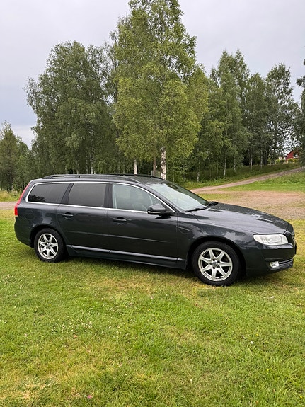 Volvo V70 4 of 5