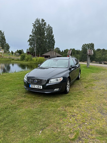Volvo V70 2 of 5