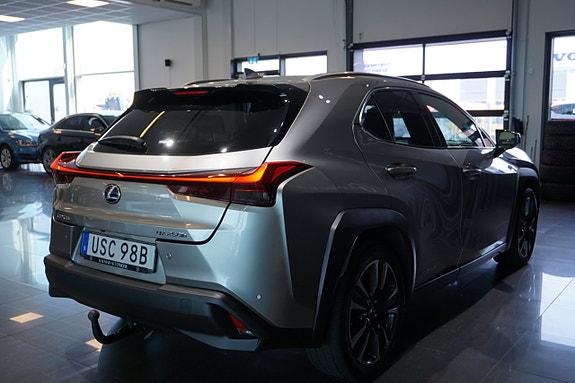 Lexus UX250h 6 of 16