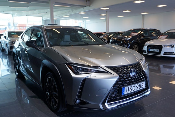 Lexus UX250h 5 of 16