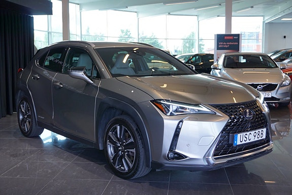 Lexus UX250h 2 of 16