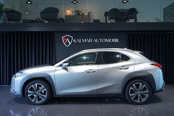 Lexus UX250h 3 of 16