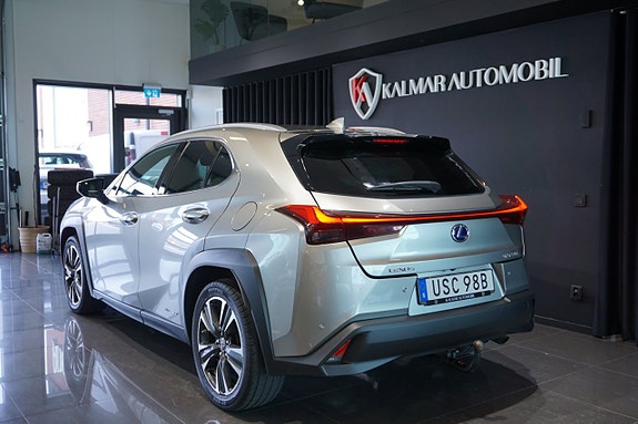 Lexus UX250h 7 of 16