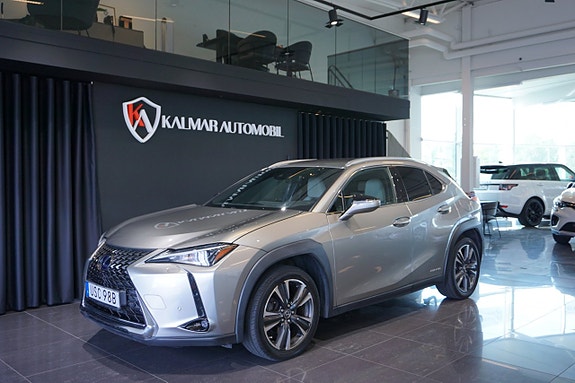 Lexus UX250h 4 of 16