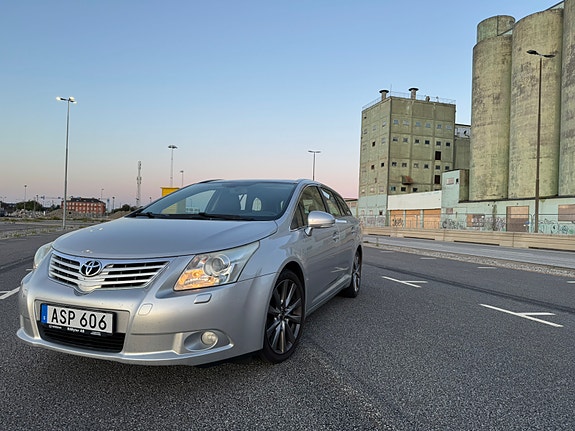 Toyota Avensis 4 of 6