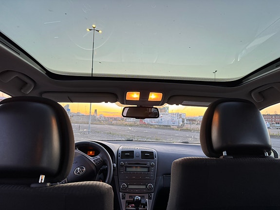 Toyota Avensis 6 of 6