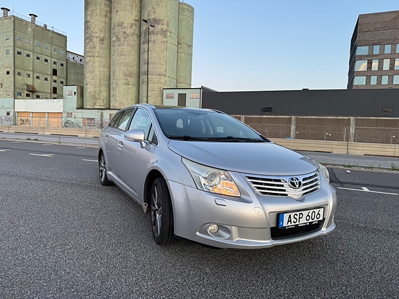 Toyota Avensis 3 of 6