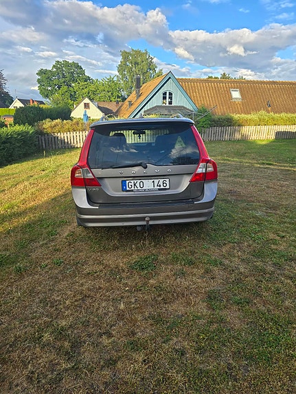 Volvo V70 3 of 5