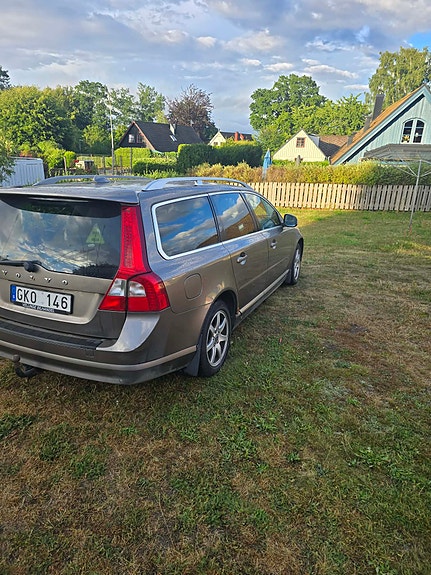 Volvo V70 4 of 5