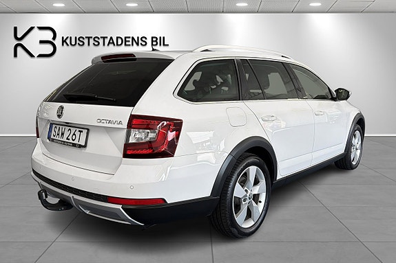 Skoda Octavia Scout 3 of 5