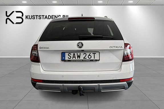 Skoda Octavia Scout 4 of 5