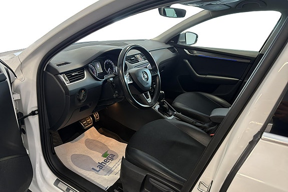 Skoda Octavia Scout 11 of 25