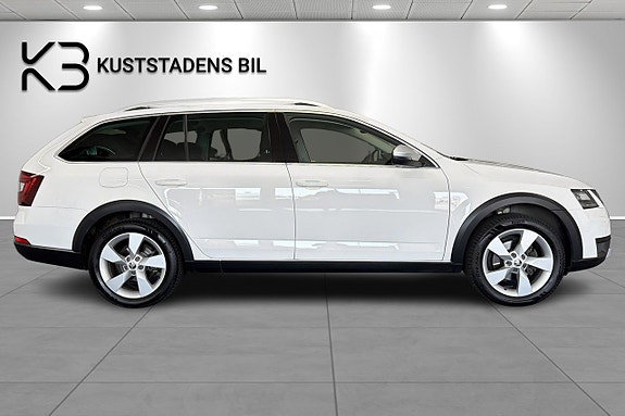 Skoda Octavia Scout 2 of 5