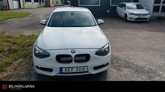 BMW 118d 2 of 5