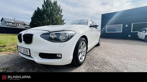 BMW 118d 3 of 5