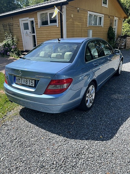 Mercedes-Benz C180 2 of 5