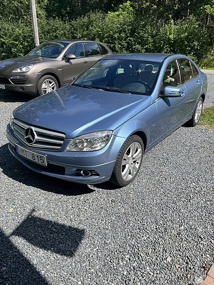 Mercedes-Benz C180 4 of 5