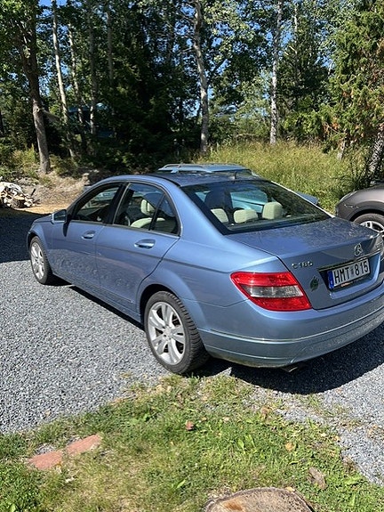 Mercedes-Benz C180 3 of 5