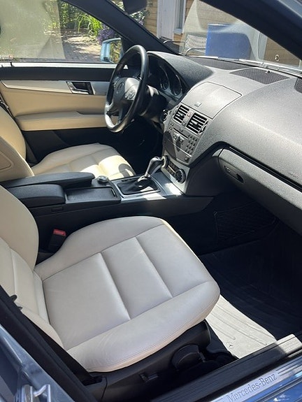 Mercedes-Benz C180 7 of 8