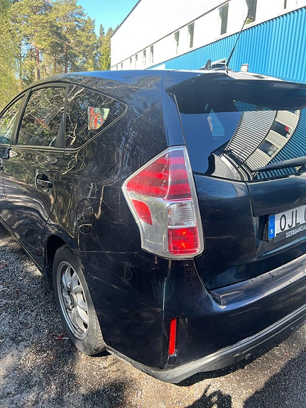 Toyota Prius+ 5 of 5