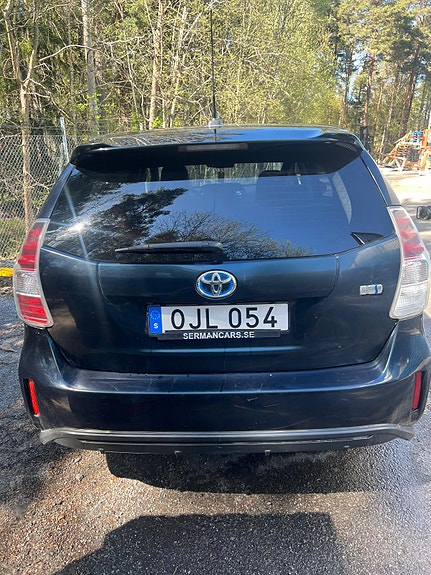 Toyota Prius+ 4 of 5