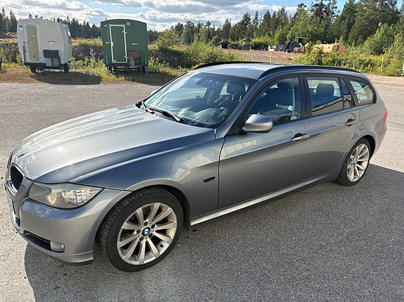 BMW 320d 2 of 5
