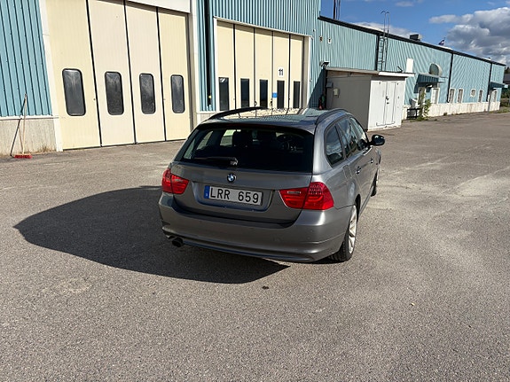 BMW 320d 4 of 5