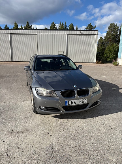 BMW 320d 3 of 5