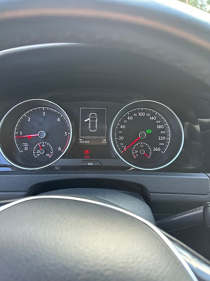 Volkswagen Golf VII 6 of 8