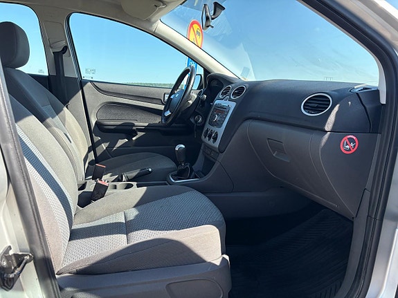 Ford Focus 9 of 13